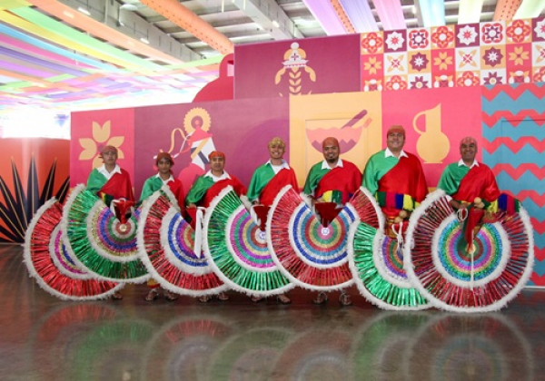 Foro Cultural atrae miles de visitantes en Feria de Puebla
